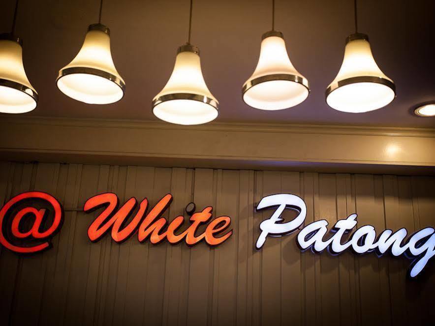 Готель @ White Patong Екстер'єр фото